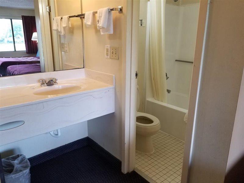 Americas Best Value Inn - 체서피크 외부 사진